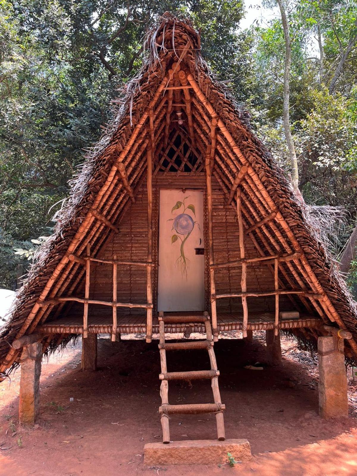 Nebula Nest Cafe & Hostel Auroville Extérieur photo