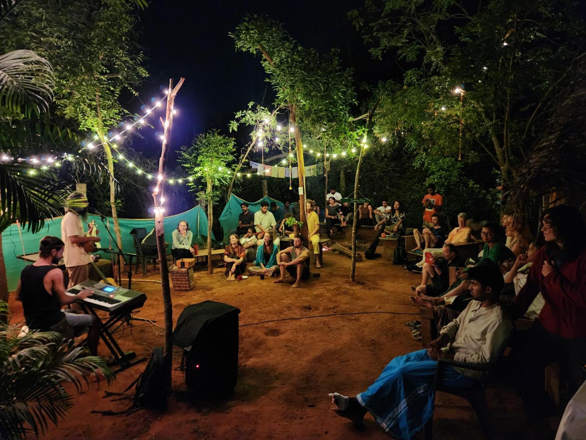 Nebula Nest Cafe & Hostel Auroville Extérieur photo